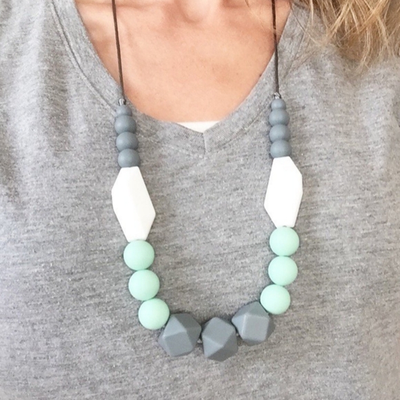 Teether Necklace for Moms & Babies - Picture 6 of 9